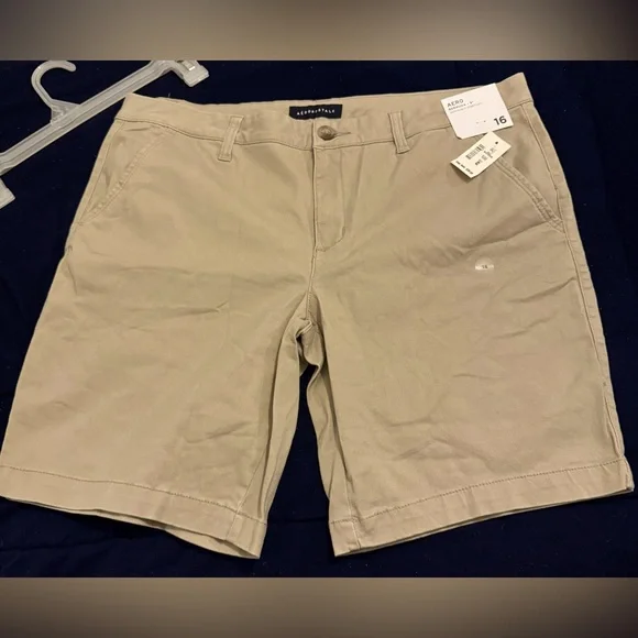Aeropostale Bermuda Khaki Shorts - Picture 5 of 8